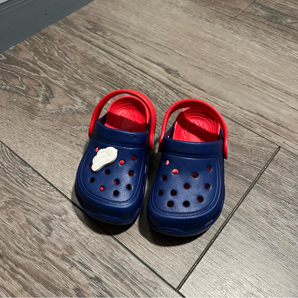 Drip drop Kids clogs Size 6